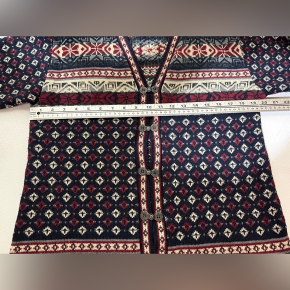 Women's Patterned Cardigan Sweater - Picture 6 of 6